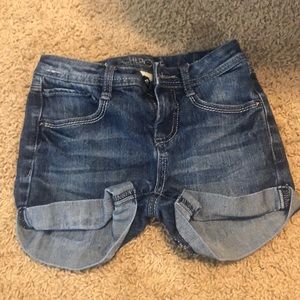 Cherokee ride button jean shorts